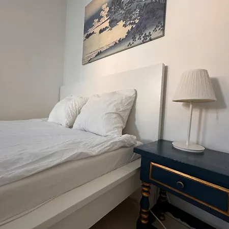 Perfect Cozy & 5 Star Location Apartment